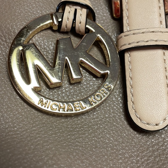 Michael Kors purse - Picture 3 of 8